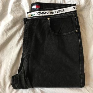 Men’s Tommy Hilfiger Black Straight Jeans.